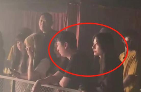 四个字网红吃瓜视频在线观看,在线观看，一网打尽热门视频